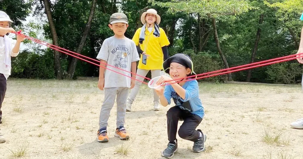 アウトドアを楽しむ男の子