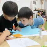 工作に勤しむ子どもたち